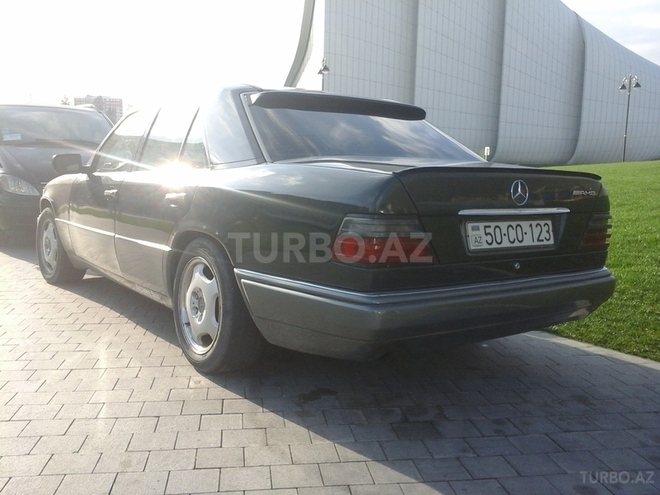 Mercedes E 220 1995, 350,000 km - 2.2 l - Bakı