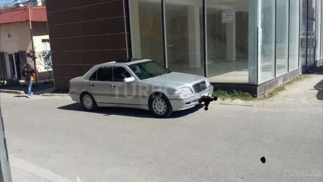 Mercedes C 230 1998, 290,000 km - 2.3 l - Sumqayıt