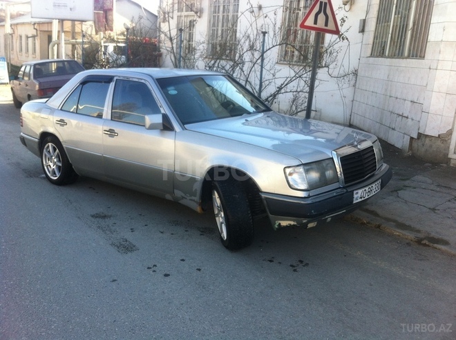 Mercedes E 230 1989, 301,184 km - 2.3 l - Quba