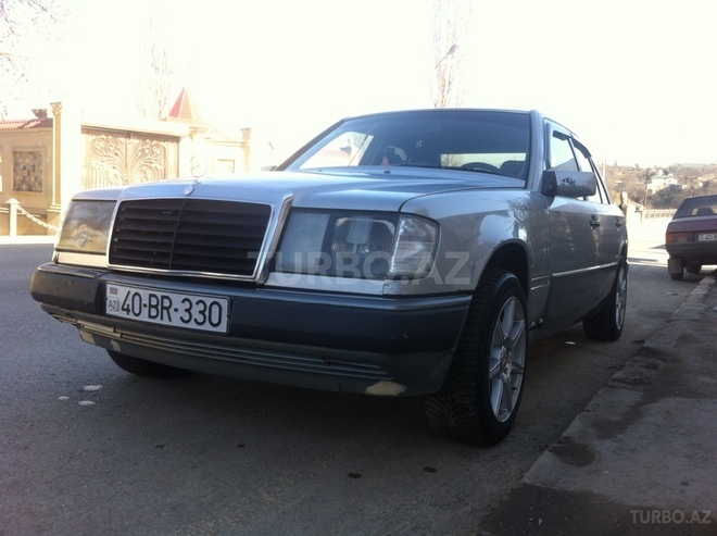 Mercedes E 230 1989, 301,184 km - 2.3 l - Quba