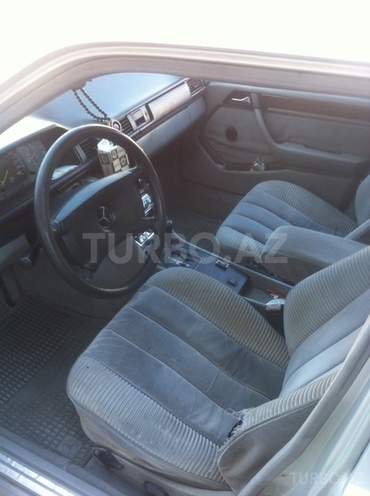 Mercedes E 230 1989, 301,184 km - 2.3 l - Quba