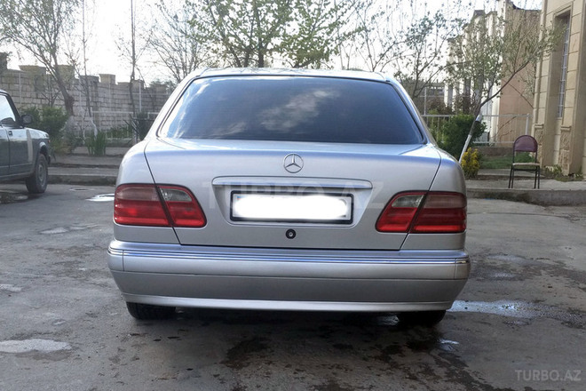 Mercedes E 240 2000, 256,000 km - 2.6 l - Kürdəmir