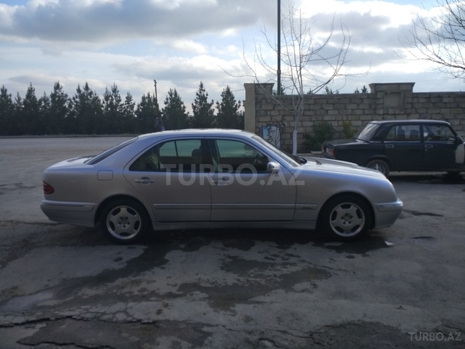 Mercedes E 240 2000, 256,000 km - 2.6 l - Kürdəmir