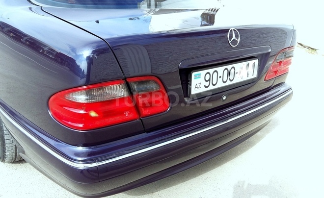 Mercedes E 270 2000, 180,000 km - 2.7 l - Bakı