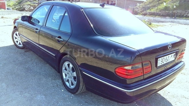 Mercedes E 270 2000, 180,000 km - 2.7 l - Bakı