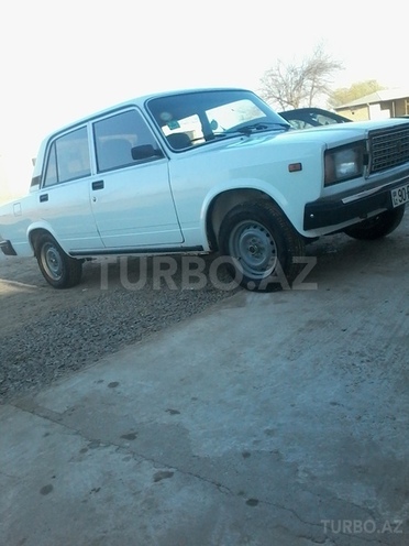 LADA (VAZ) 2107 2009, 98,000 km - 1.6 l - Salyan