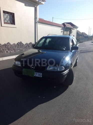 Opel Astra 1994, 343,000 km - 1.6 л - Qax