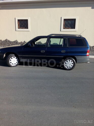 Opel Astra 1994, 343,000 km - 1.6 л - Qax
