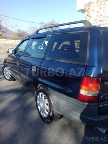 Opel Astra 1994, 343,000 km - 1.6 л - Qax