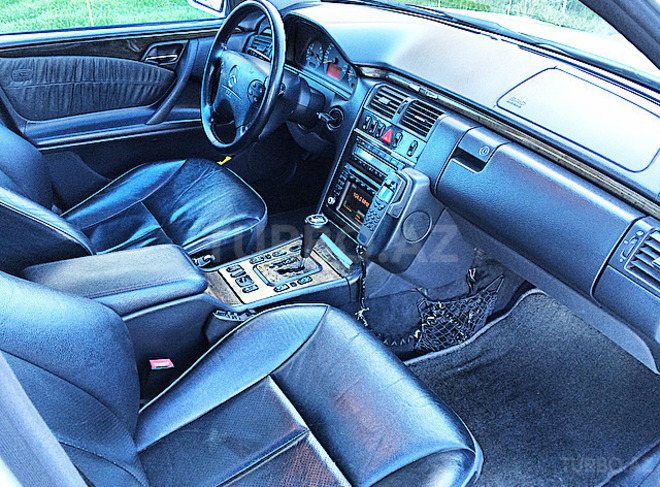 Mercedes E 280 2000, 268,500 km - 2.8 л - Bakı
