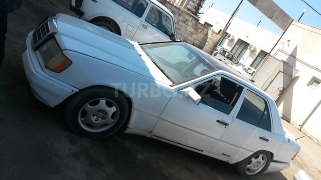 Mercedes E 260 1986, 111,111 km - 0.3 l - Bakı