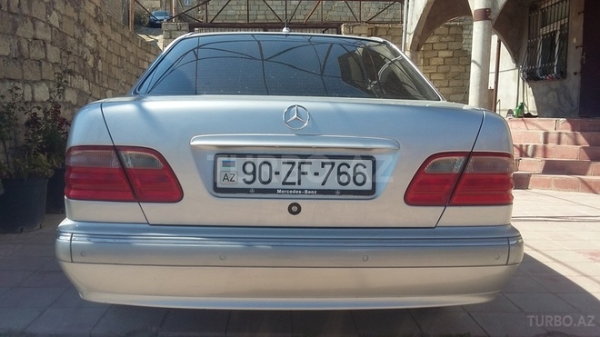 Mercedes E 280 1999, 213,000 km - 2.8 l - Bakı