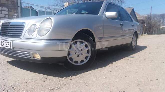Mercedes E 240 1998, 195,600 km - 1.2 l - Tovuz