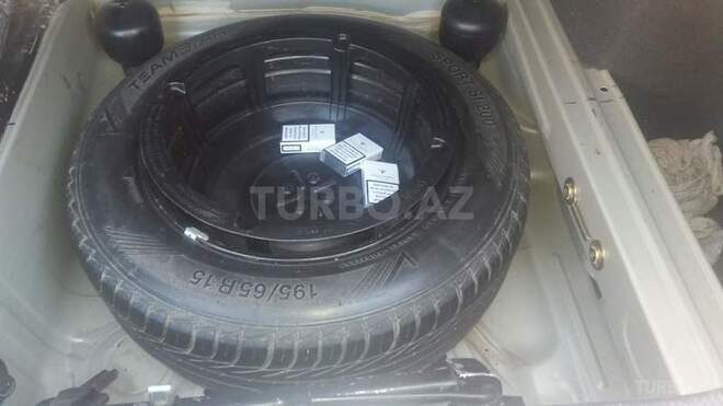 Mercedes E 240 1998, 195,600 km - 1.2 l - Tovuz