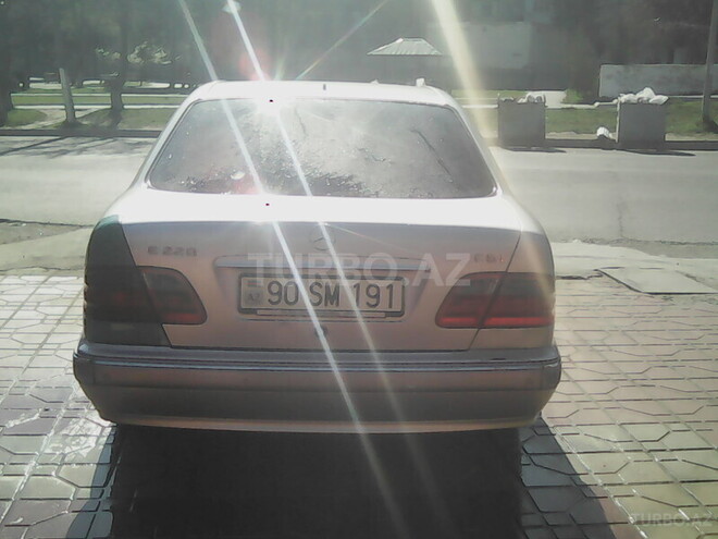 Mercedes E 220 2001, 370,386 km - 2.2 l - Bakı