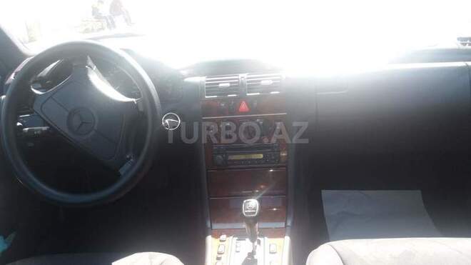 Mercedes E 240 1998, 195,000 km - 2.4 л - Tovuz