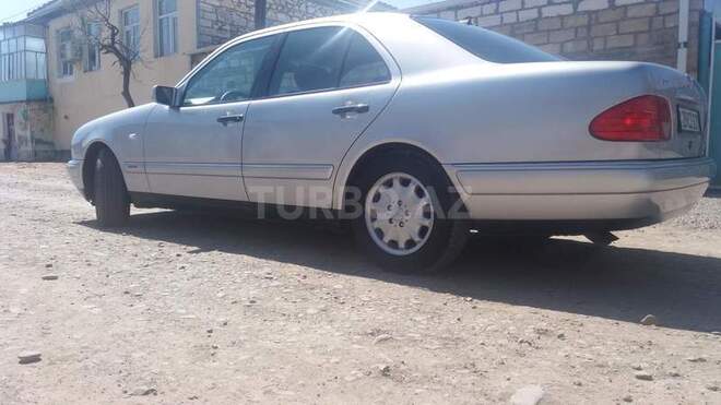 Mercedes E 240 1998, 195,000 km - 2.4 л - Tovuz