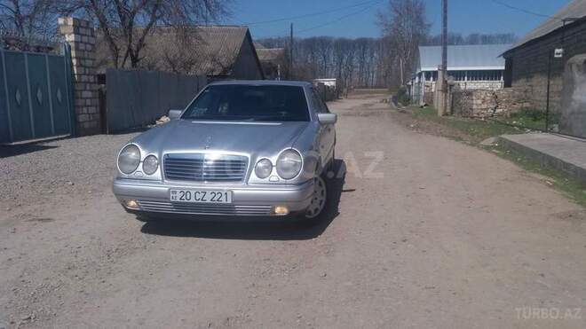 Mercedes E 240 1998, 195,000 km - 2.4 л - Tovuz