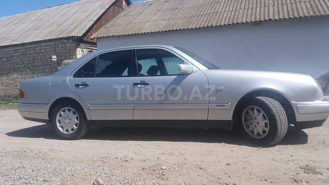Mercedes E 240 1998, 195,000 km - 2.4 л - Tovuz