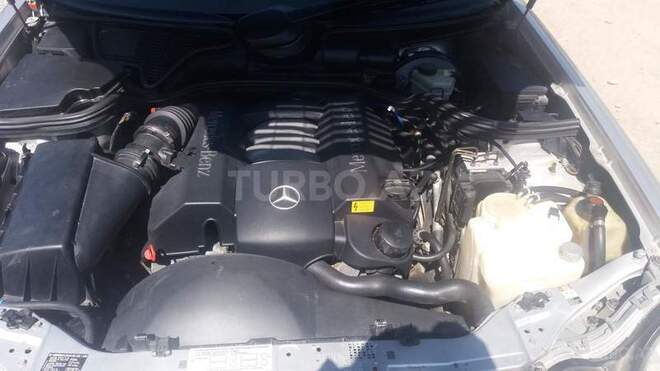 Mercedes E 240 1998, 195,000 km - 2.4 л - Tovuz