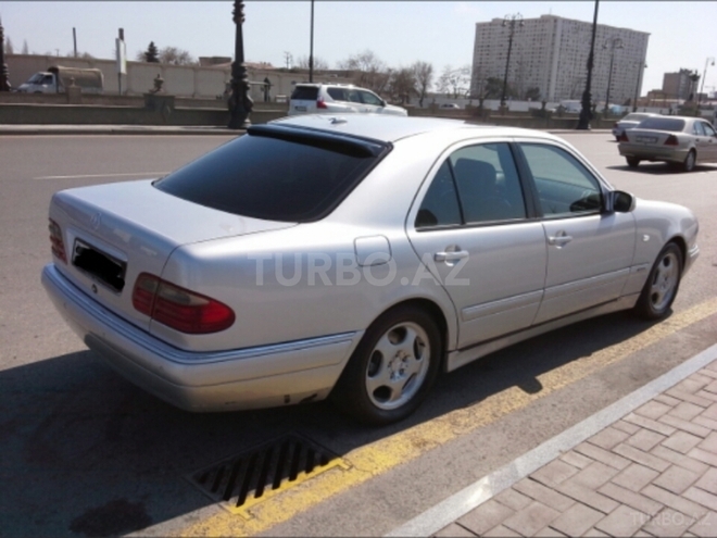 Mercedes E 280 1999, 254,000 km - 2.8 l - Bakı