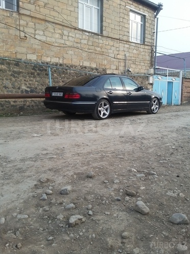 Mercedes E 240 2000, 262,000 km - 2.4 l - Bakı