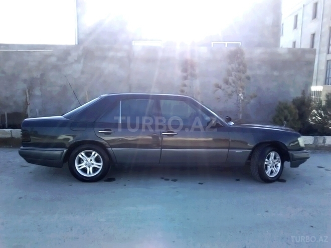 Mercedes E 220 1994, 353,236 km - 2.2 l - Bakı