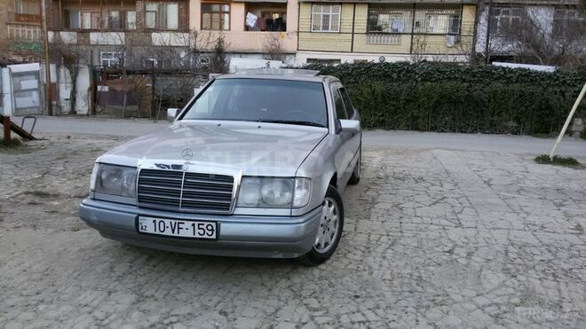 Mercedes E 200 1992, 35,265 km - 2.0 l - Bakı