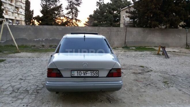 Mercedes E 200 1992, 35,265 km - 2.0 l - Bakı