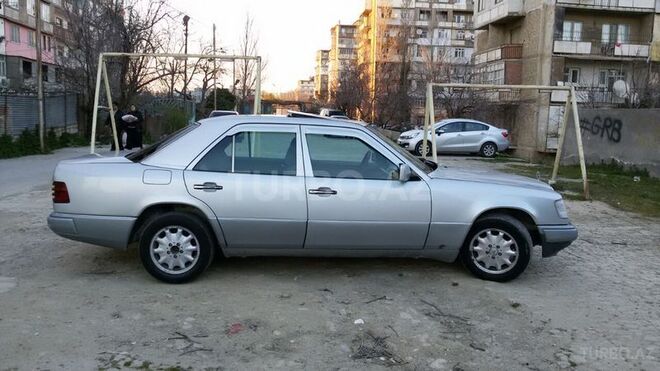 Mercedes E 200 1992, 35,265 km - 2.0 l - Bakı