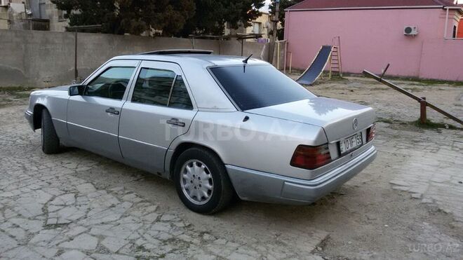Mercedes E 200 1992, 35,265 km - 2.0 l - Bakı