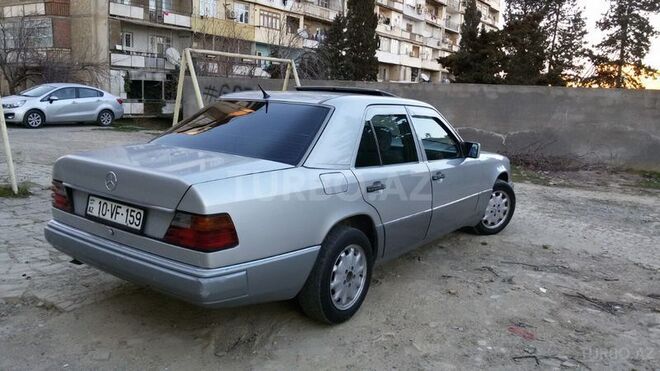 Mercedes E 200 1992, 35,265 km - 2.0 l - Bakı