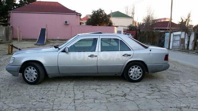 Mercedes E 200 1992, 35,265 km - 2.0 l - Bakı