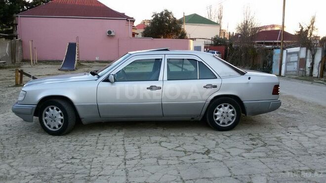 Mercedes E 200 1992, 35,265 km - 2.0 l - Bakı