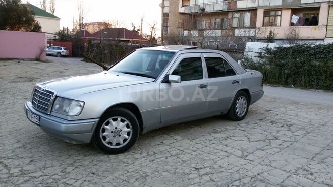 Mercedes E 200 1992, 35,265 km - 2.0 l - Bakı