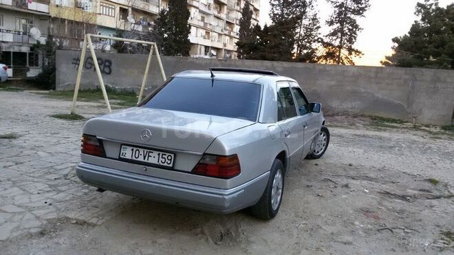 Mercedes E 200 1992, 35,265 km - 2.0 l - Bakı