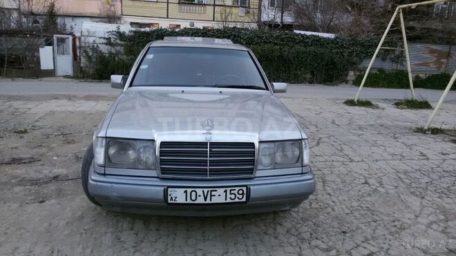 Mercedes E 200 1992, 35,265 km - 2.0 l - Bakı