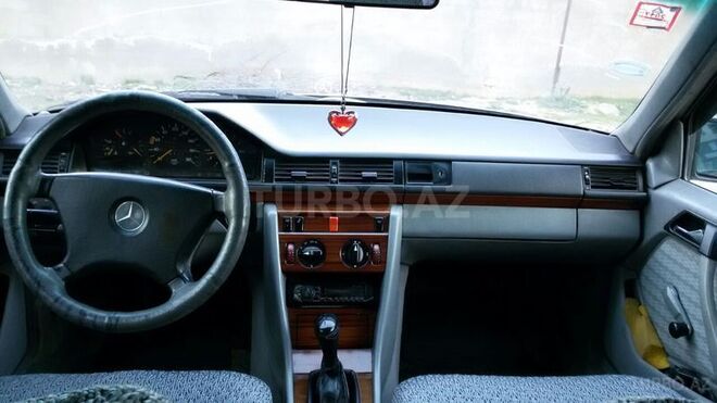 Mercedes E 200 1992, 35,265 km - 2.0 l - Bakı