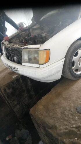 Mercedes E 260 1986, 10,000 km - 0.3 l - Bakı