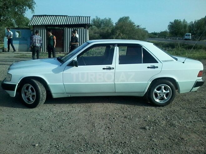 Mercedes 190 1990, 330,000 km - 2.0 л - Astara