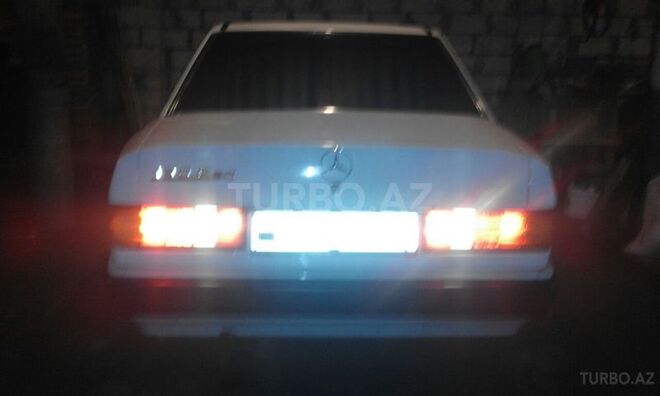 Mercedes 190 1990, 330,000 km - 2.0 л - Astara