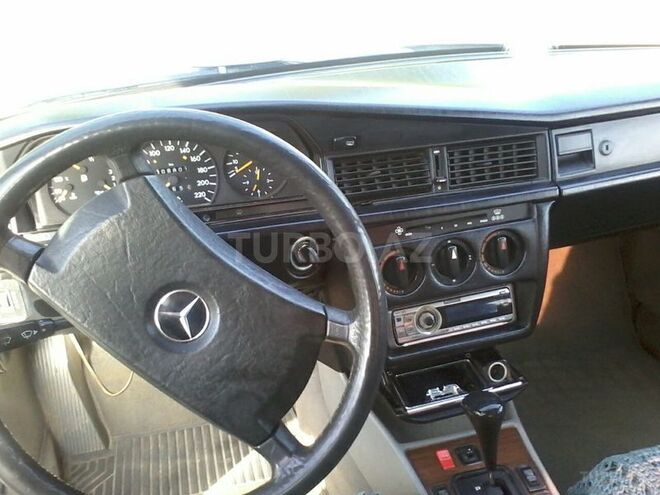 Mercedes 190 1990, 330,000 km - 2.0 л - Astara
