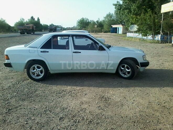 Mercedes 190 1990, 330,000 km - 2.0 л - Astara