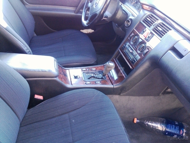 Mercedes E 200 1996, 150,000 km - 2.0 l - Bərdə