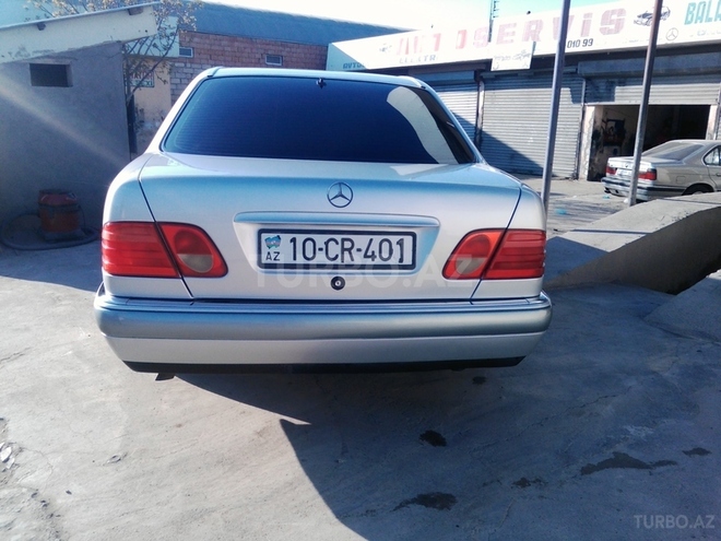 Mercedes E 200 1996, 150,000 km - 2.0 l - Bərdə