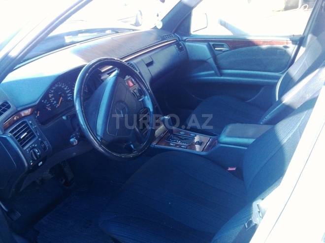 Mercedes E 200 1996, 150,000 km - 2.0 l - Bərdə