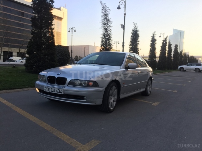 BMW 525 2001, 318,000 km - 2.5 l - Bakı