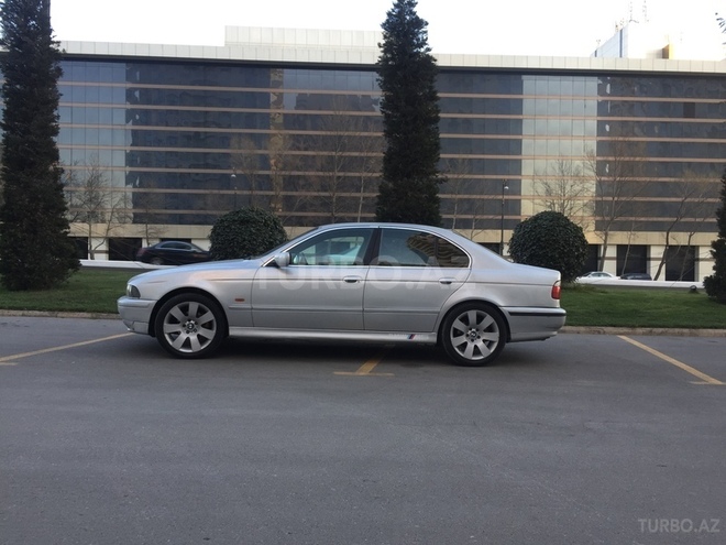 BMW 525 2001, 318,000 km - 2.5 l - Bakı