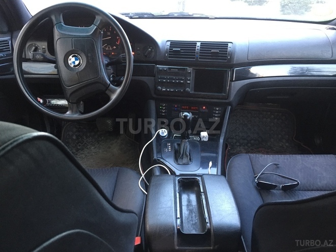 BMW 525 2001, 318,000 km - 2.5 l - Bakı
