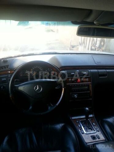 Mercedes E 220 1998, 290,000 km - 2.2 л - Bakı